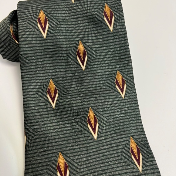 tie - Picture 4 of 5